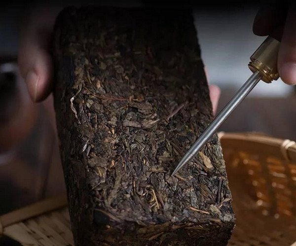 30年安化红茶砖:岁月积淀的珍宝